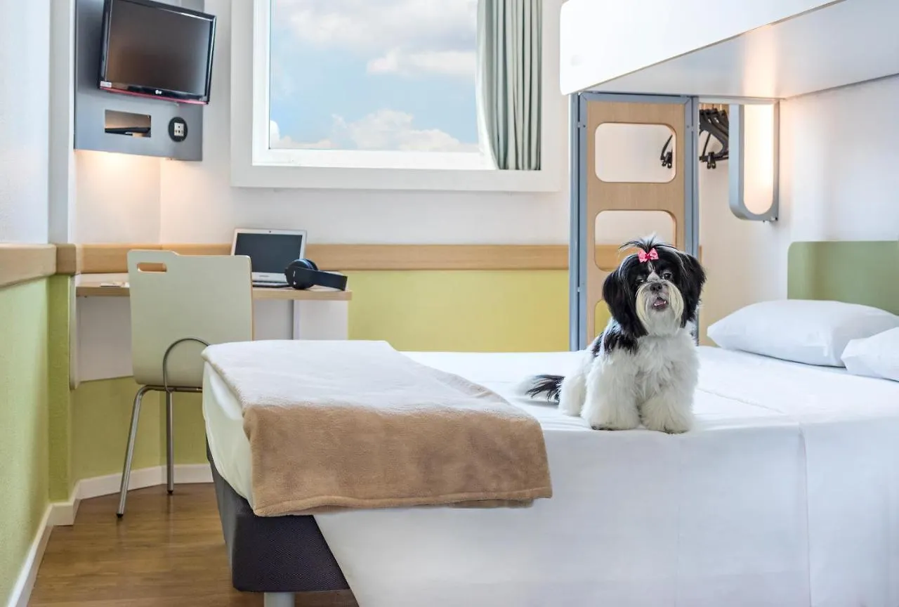 ** Hotel Ibis Budget Paris La Villette 19Eme França