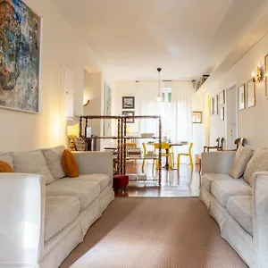 Pitti Deluxe Apartment Florence