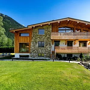 Josephine, Les Bois Alpstuga Chamonix