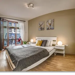 Avantgarde 4*, Budapest Magyarország